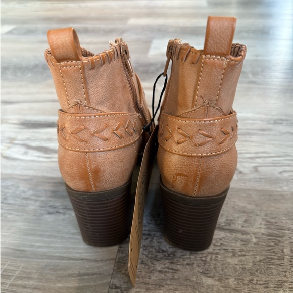 NWT Frye and Co. Womens Palma Stacked Heel Booties, Light Tan, Size 7 1/2 - Picture 3 of 7